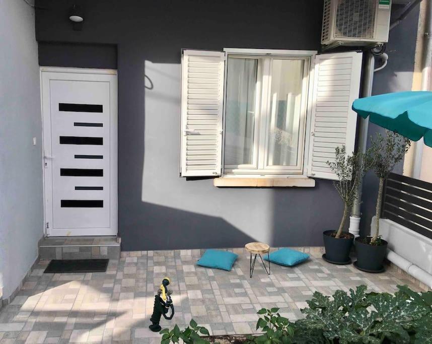 시베니크 Novoureden Komforni Stan Od 90 M2 S Dvoristem 아파트 객실 사진